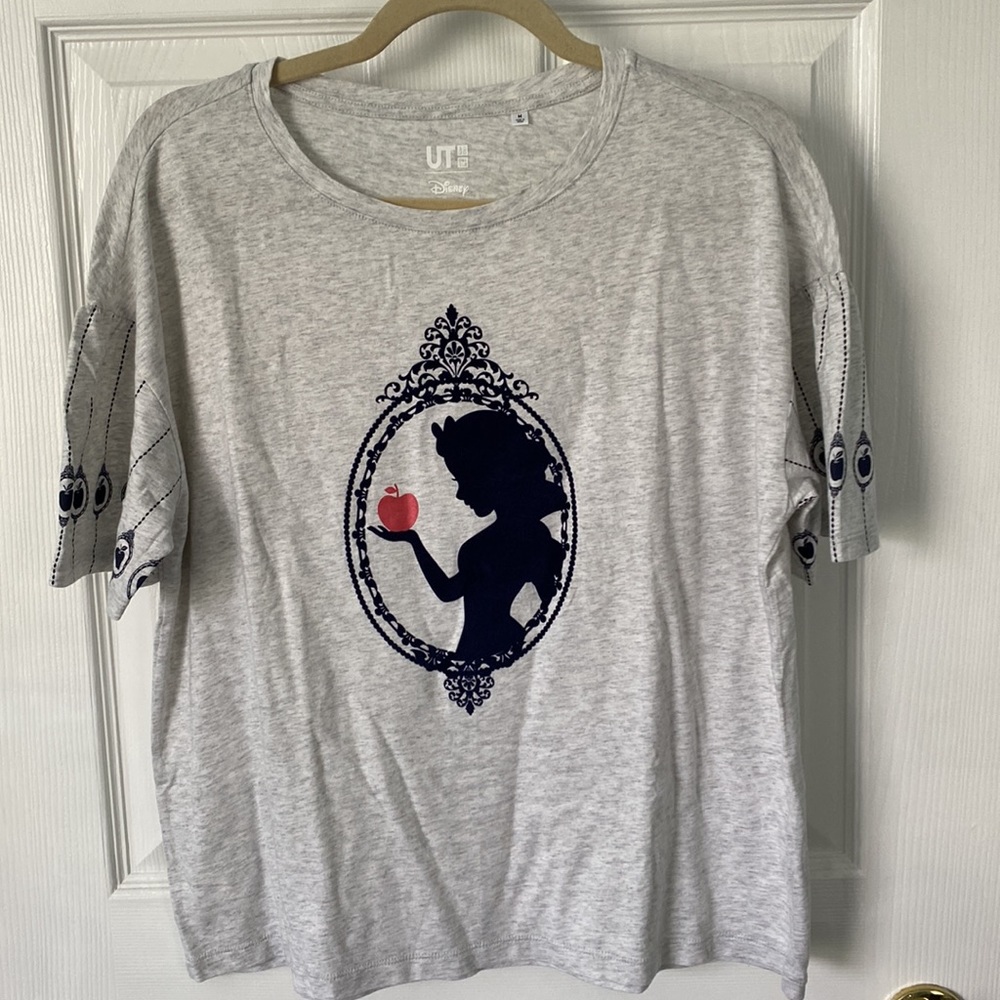 Uniqlo Disney Snow White Top Size M